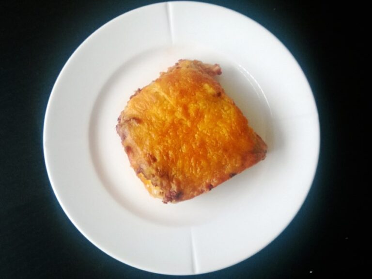 Gratineret ovnpasta med oksekød