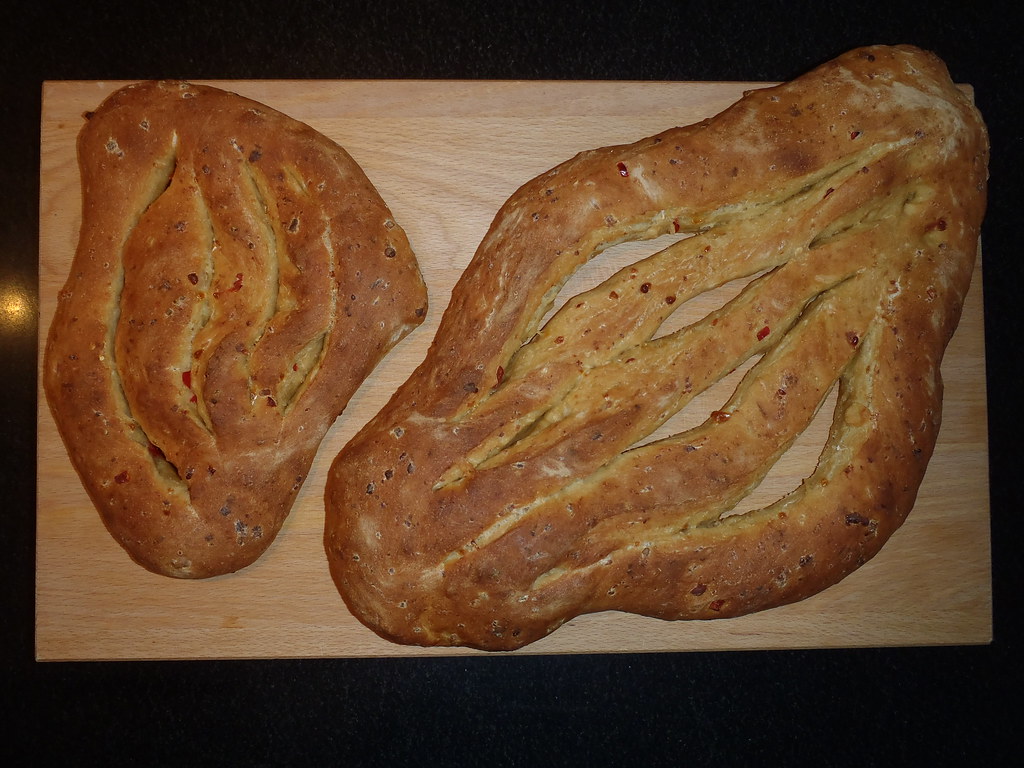 Hullet brød med chili og ost