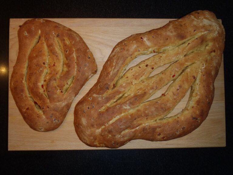 Hullet brød med ost og chili