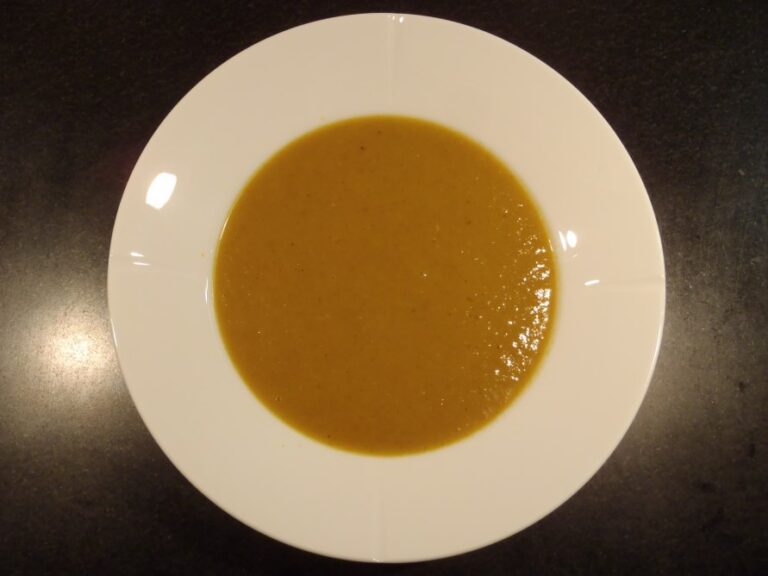 Karrysuppe med gulerod og lime