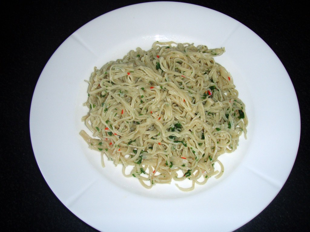 Pasta med chili/hvidløgsolie og persille