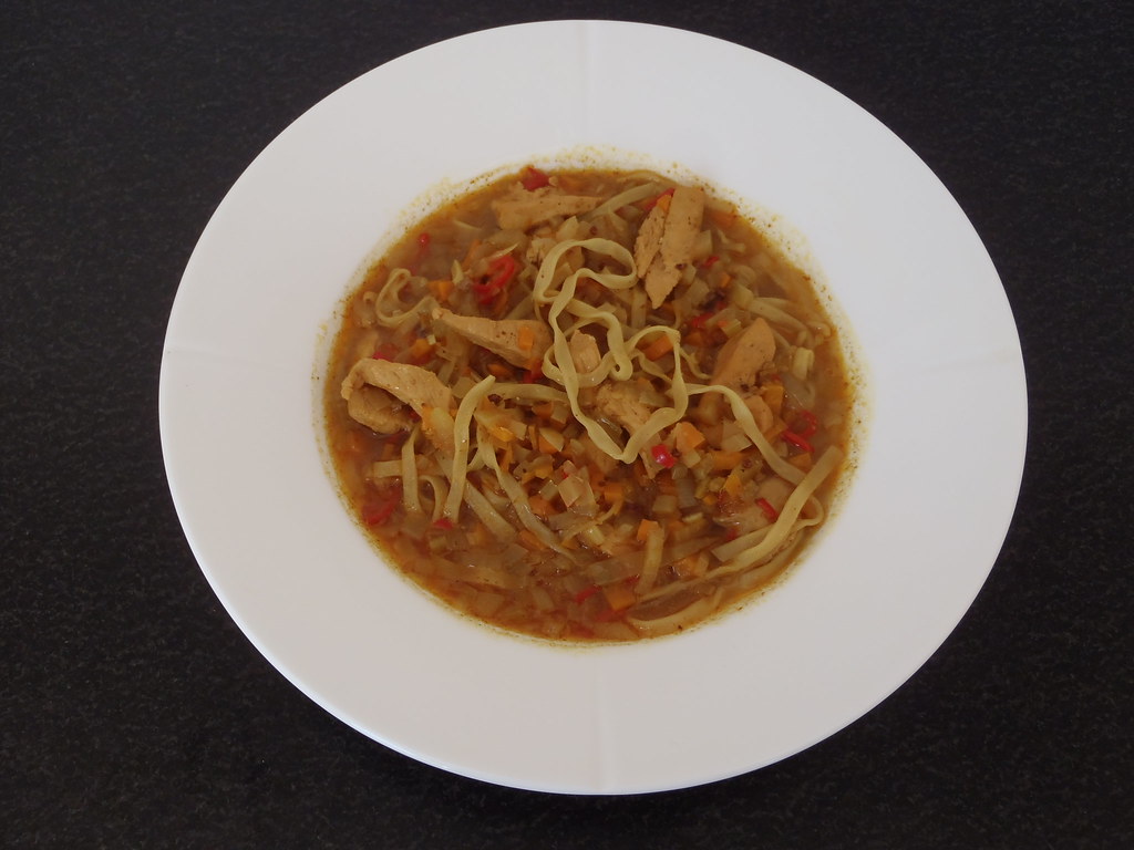 Vindaloo suppe med kylling og nudler